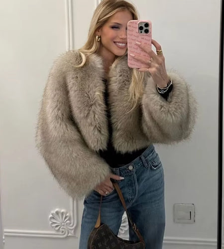 Iconic Street Fashion Week Luxury Brand Gardient Cropped Faux Fur Coat Women Winter 2024 Hot Cool Girls Fluffy Short Fur Jacket